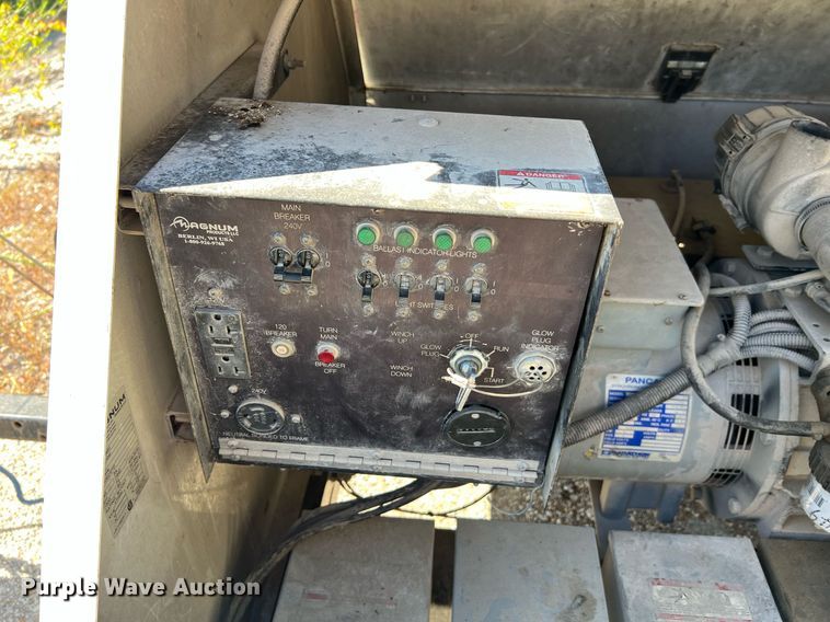 image for item NI9027 2005 Magnum 4060M-MH  light plant