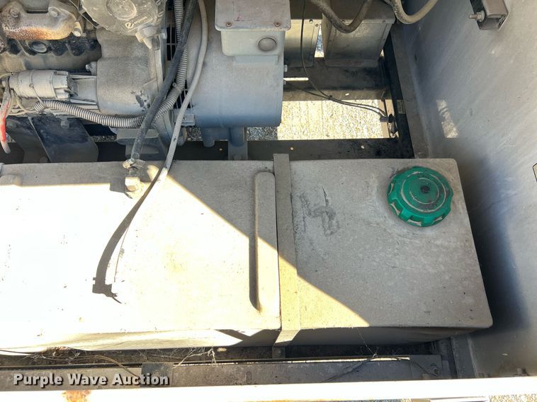 image for item NI9027 2005 Magnum 4060M-MH  light plant