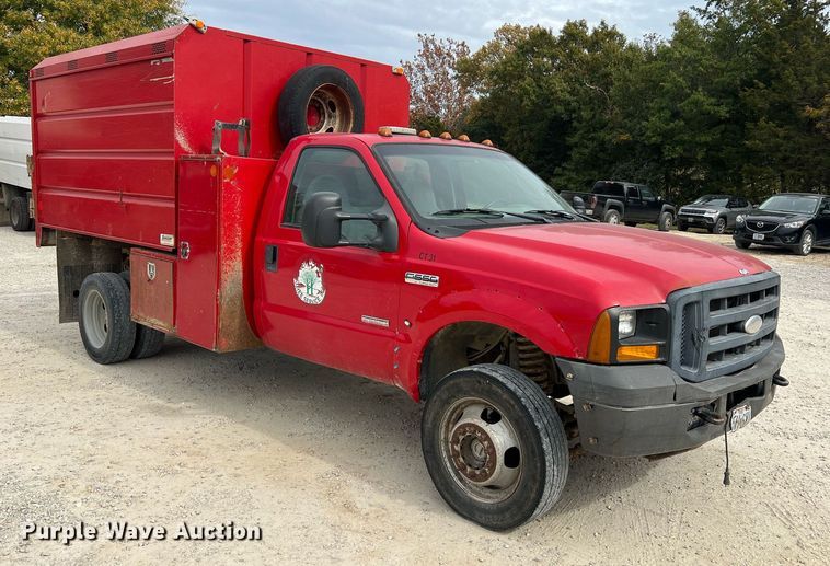 image for item NI9096 2006 Ford F550 Super Duty XL  chipper truck