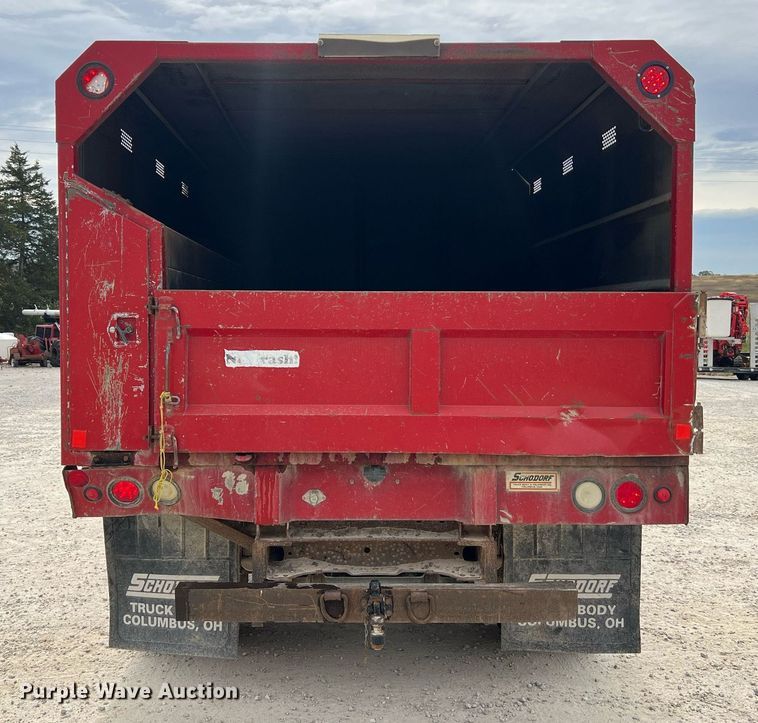 image for item NI9096 2006 Ford F550 Super Duty XL  chipper truck