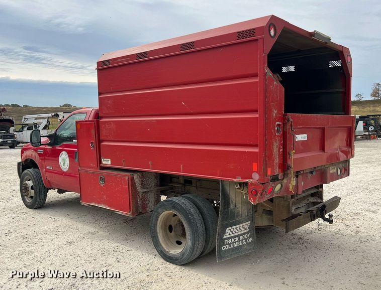 image for item NI9096 2006 Ford F550 Super Duty XL  chipper truck