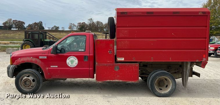 image for item NI9096 2006 Ford F550 Super Duty XL  chipper truck