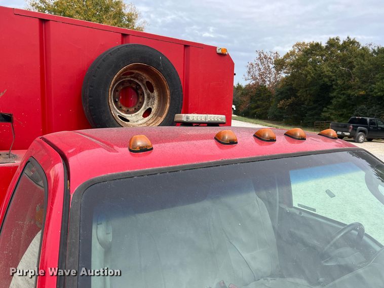 image for item NI9096 2006 Ford F550 Super Duty XL  chipper truck