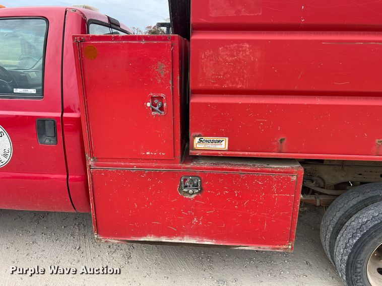 image for item NI9096 2006 Ford F550 Super Duty XL  chipper truck