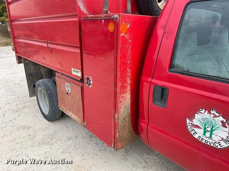 image for item NI9096 2006 Ford F550 Super Duty XL  chipper truck