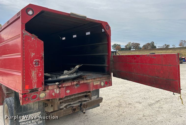 image for item NI9096 2006 Ford F550 Super Duty XL  chipper truck