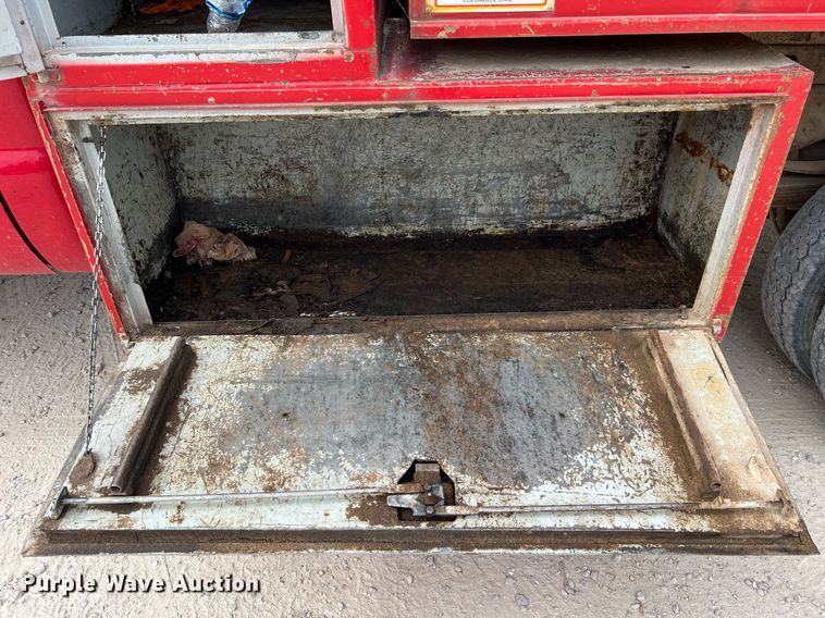 image for item NI9096 2006 Ford F550 Super Duty XL  chipper truck