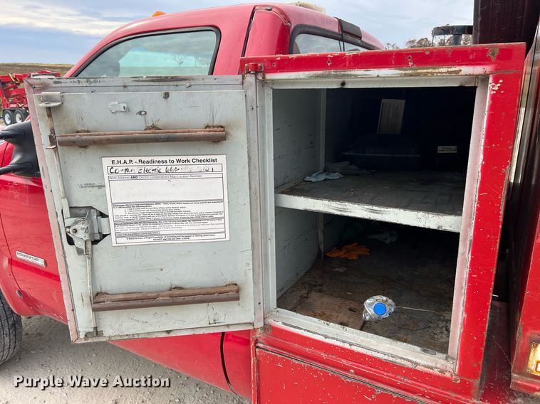 image for item NI9096 2006 Ford F550 Super Duty XL  chipper truck