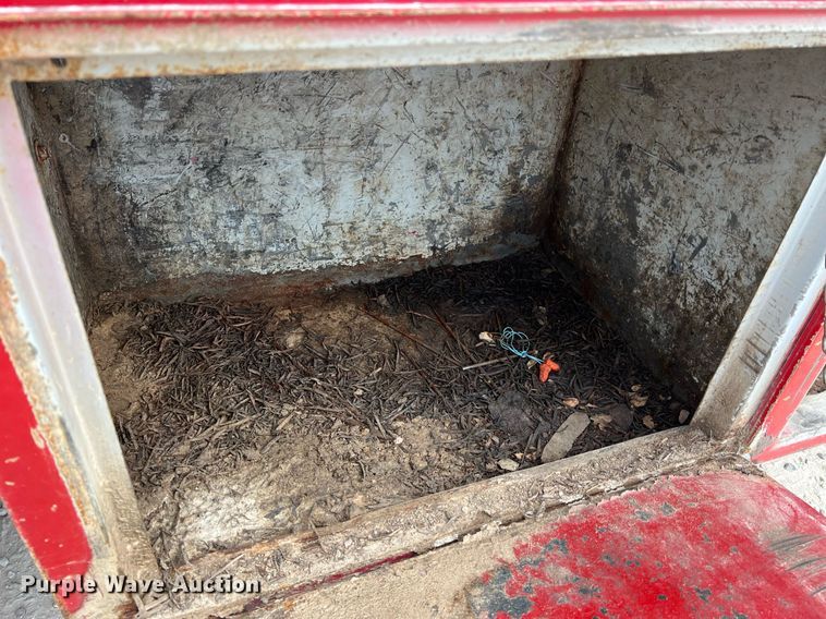 image for item NI9096 2006 Ford F550 Super Duty XL  chipper truck