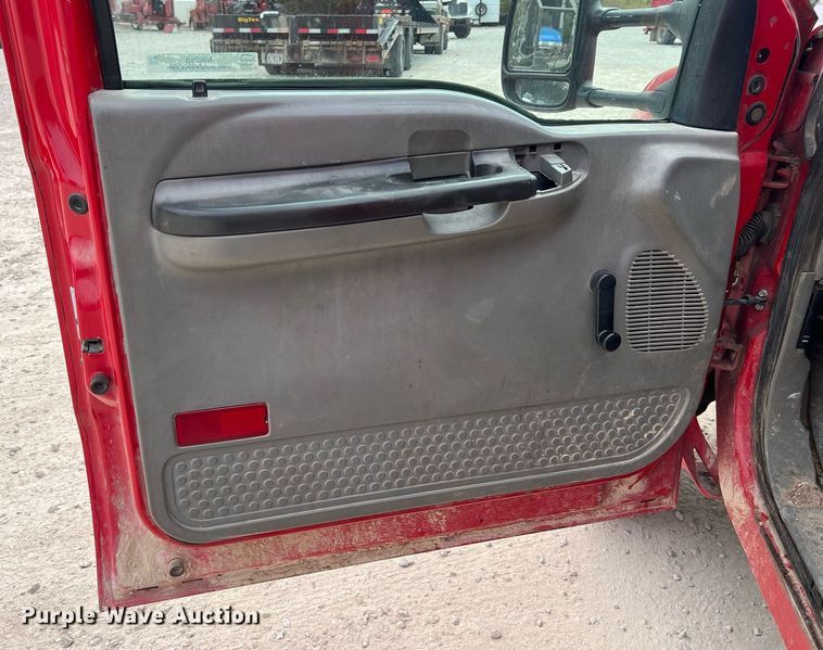 image for item NI9096 2006 Ford F550 Super Duty XL  chipper truck