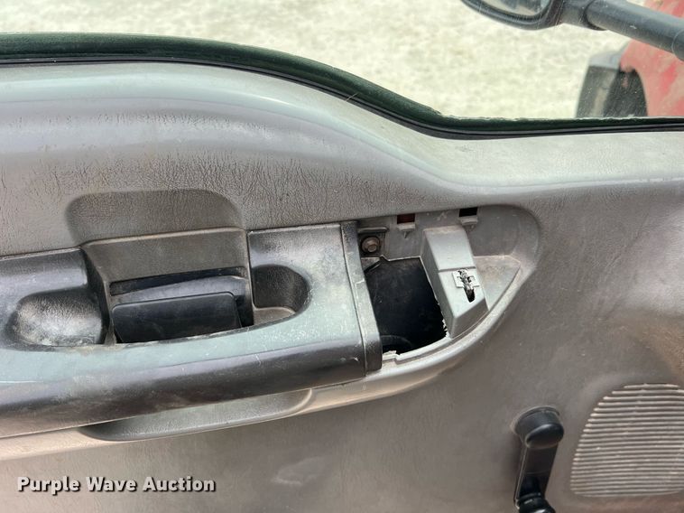 image for item NI9096 2006 Ford F550 Super Duty XL  chipper truck