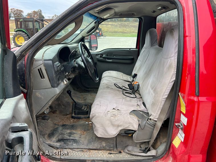 image for item NI9096 2006 Ford F550 Super Duty XL  chipper truck