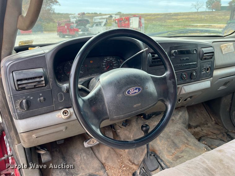 image for item NI9096 2006 Ford F550 Super Duty XL  chipper truck