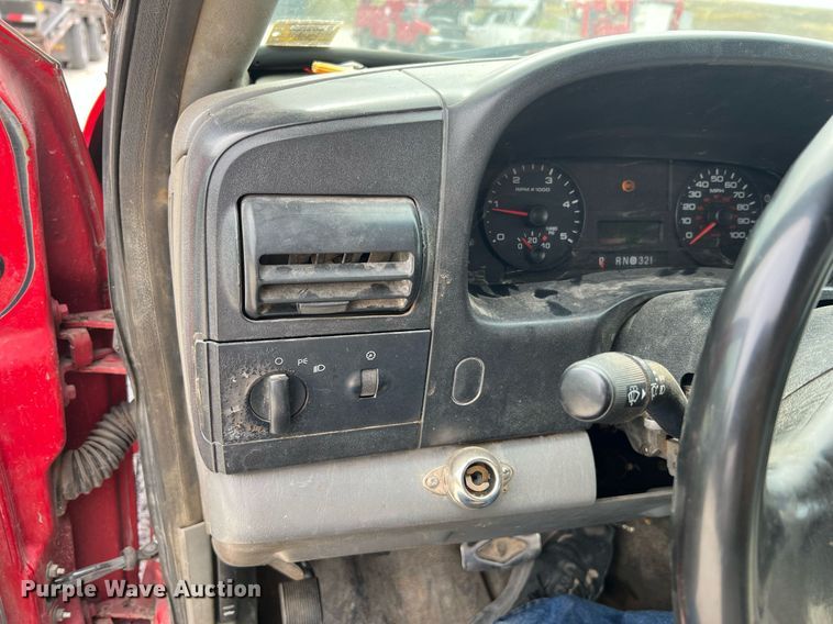 image for item NI9096 2006 Ford F550 Super Duty XL  chipper truck