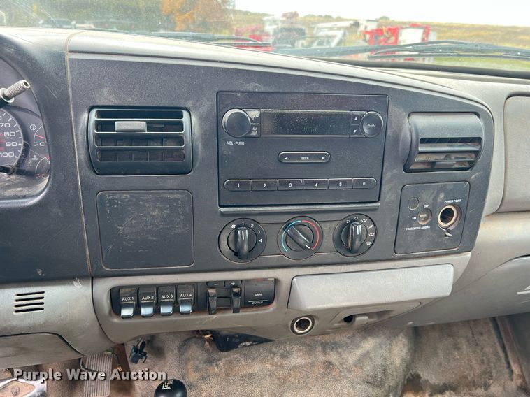 image for item NI9096 2006 Ford F550 Super Duty XL  chipper truck