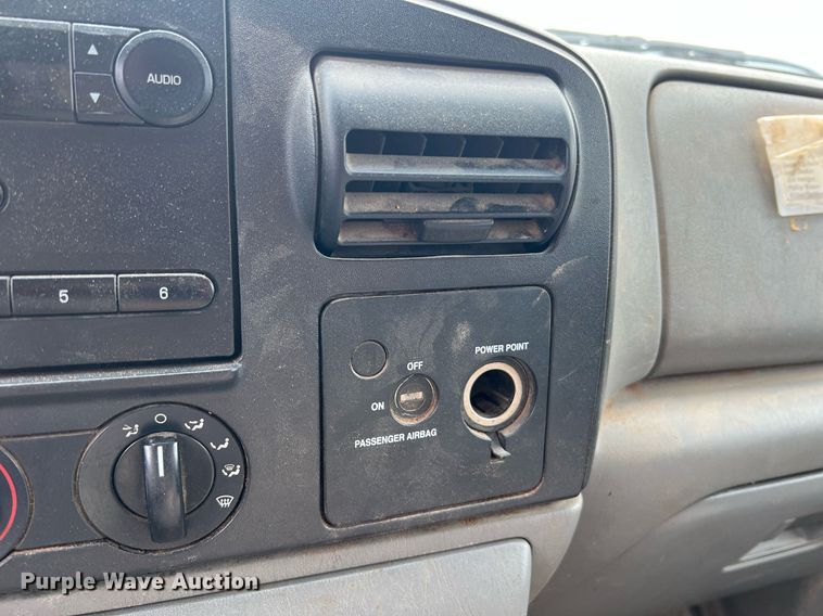 image for item NI9096 2006 Ford F550 Super Duty XL  chipper truck