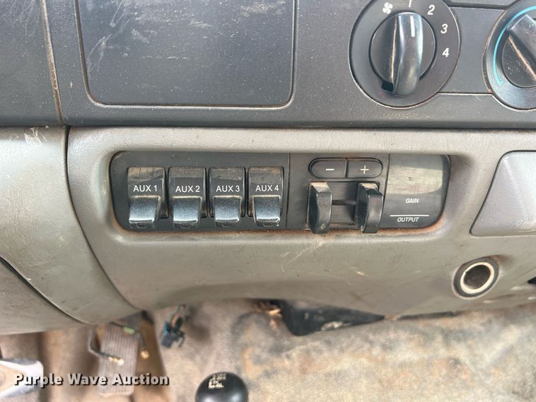 image for item NI9096 2006 Ford F550 Super Duty XL  chipper truck