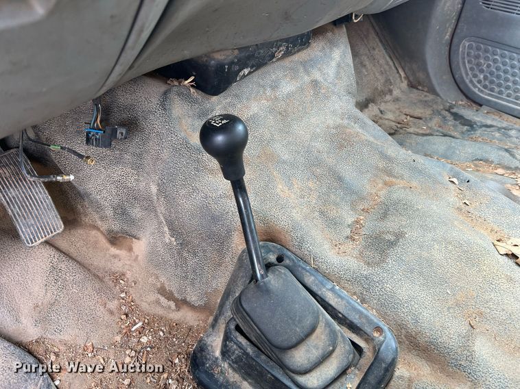 image for item NI9096 2006 Ford F550 Super Duty XL  chipper truck