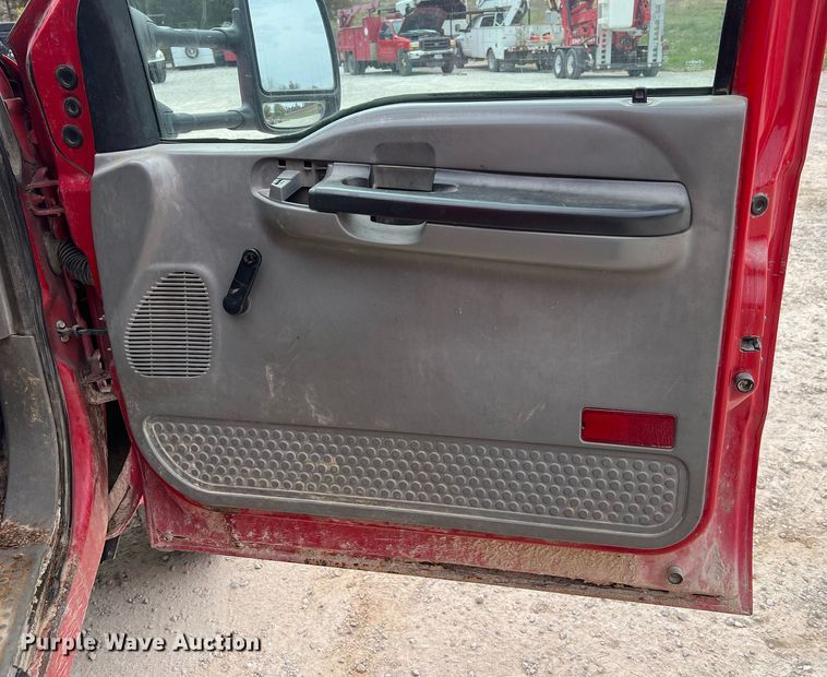 image for item NI9096 2006 Ford F550 Super Duty XL  chipper truck