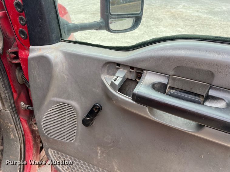 image for item NI9096 2006 Ford F550 Super Duty XL  chipper truck