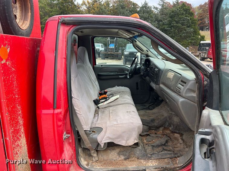 image for item NI9096 2006 Ford F550 Super Duty XL  chipper truck