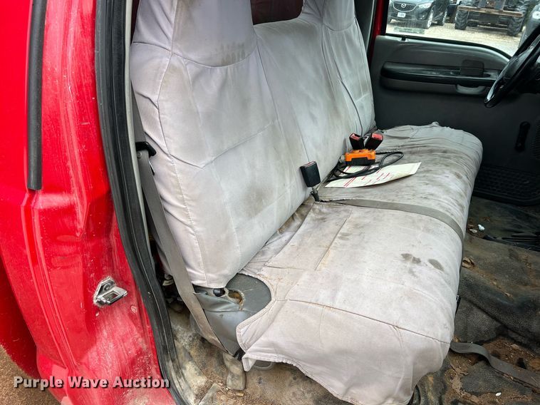 image for item NI9096 2006 Ford F550 Super Duty XL  chipper truck