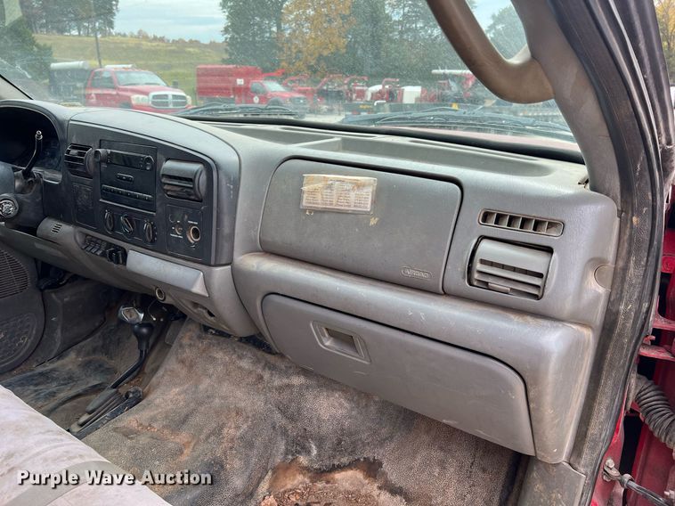 image for item NI9096 2006 Ford F550 Super Duty XL  chipper truck