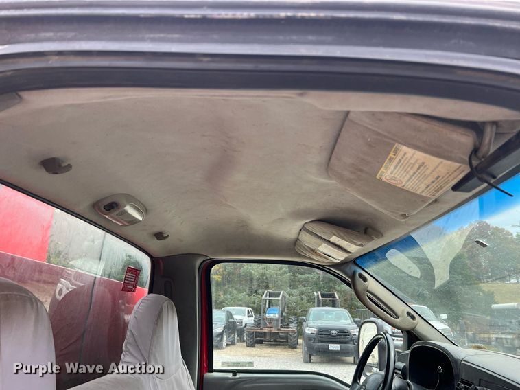 image for item NI9096 2006 Ford F550 Super Duty XL  chipper truck