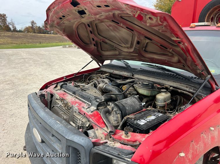 image for item NI9096 2006 Ford F550 Super Duty XL  chipper truck