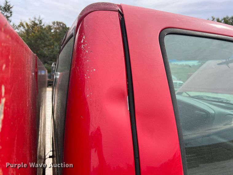 image for item NI9096 2006 Ford F550 Super Duty XL  chipper truck