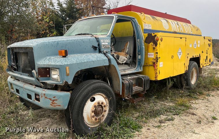 image for item NI9101 1994 Ford F700  fuel truck