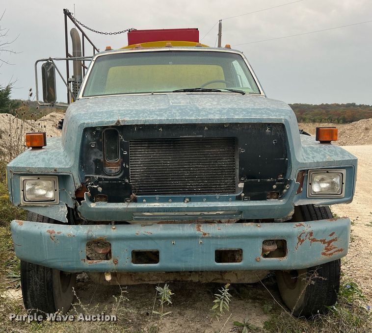 image for item NI9101 1994 Ford F700  fuel truck