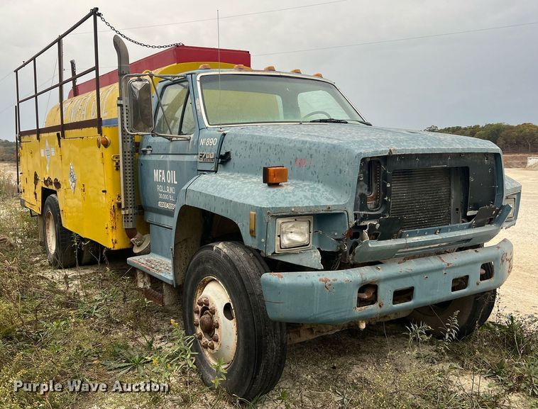 image for item NI9101 1994 Ford F700  fuel truck