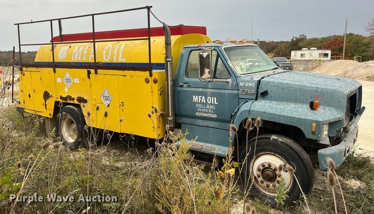 image for item NI9101 1994 Ford F700  fuel truck