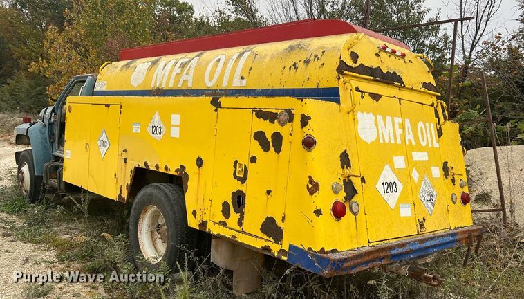 image for item NI9101 1994 Ford F700  fuel truck