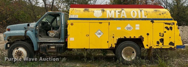 image for item NI9101 1994 Ford F700  fuel truck