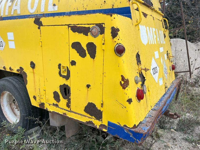 image for item NI9101 1994 Ford F700  fuel truck