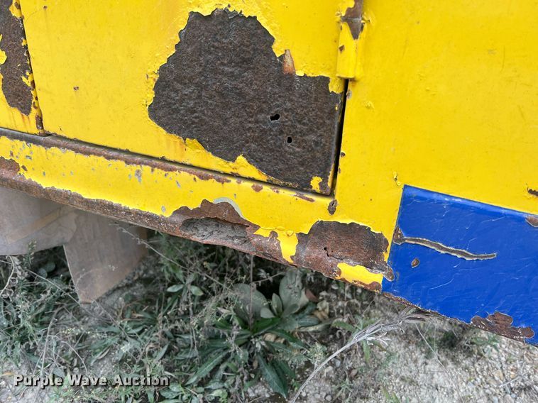 image for item NI9101 1994 Ford F700  fuel truck