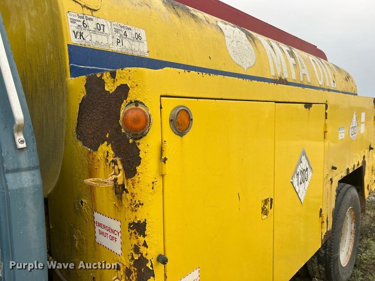 image for item NI9101 1994 Ford F700  fuel truck