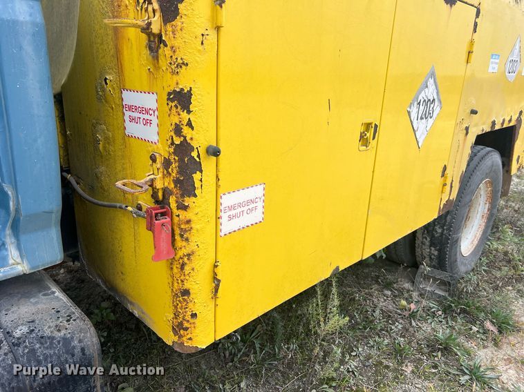 image for item NI9101 1994 Ford F700  fuel truck