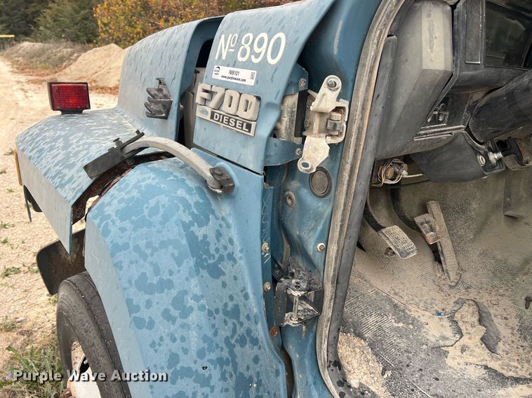 image for item NI9101 1994 Ford F700  fuel truck