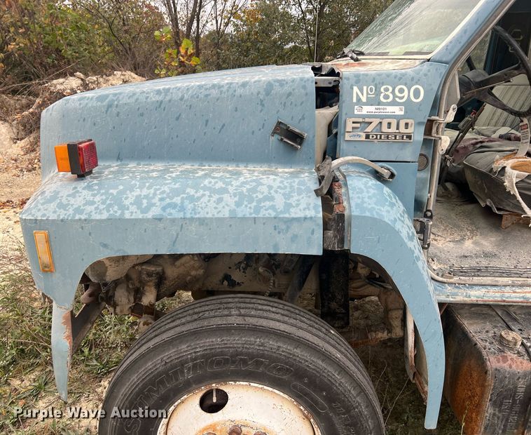 image for item NI9101 1994 Ford F700  fuel truck