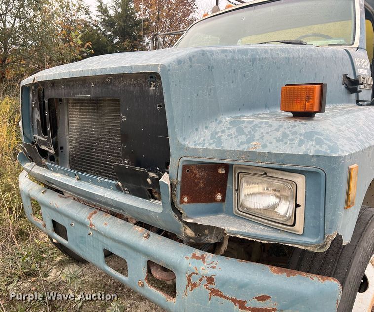 image for item NI9101 1994 Ford F700  fuel truck