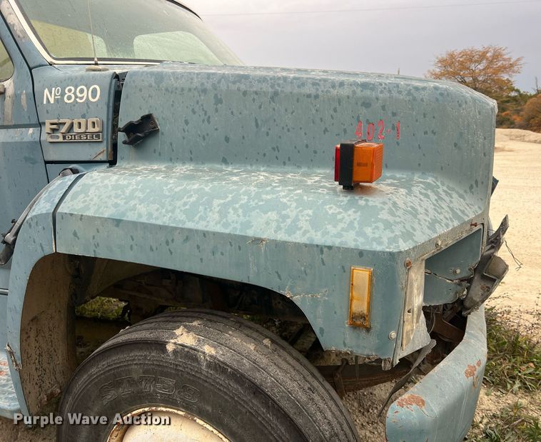 image for item NI9101 1994 Ford F700  fuel truck