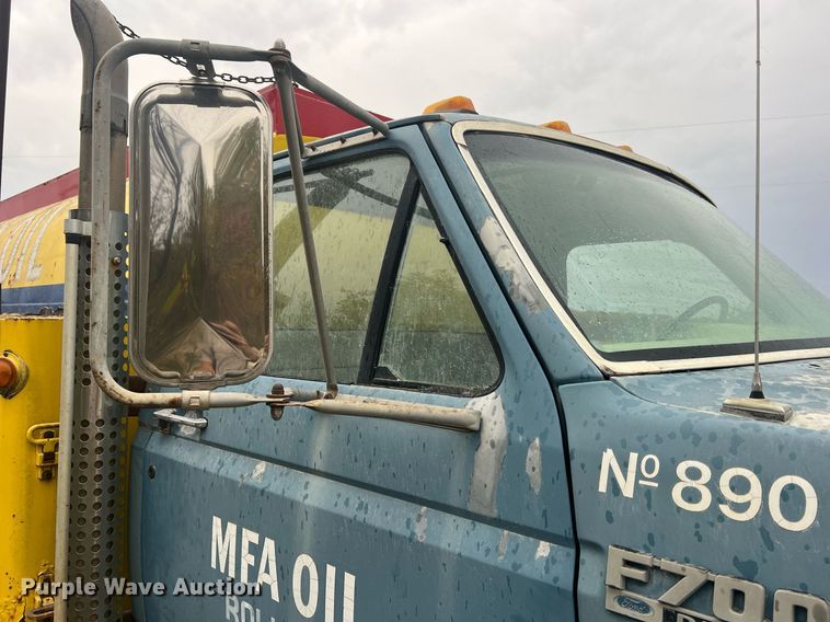 image for item NI9101 1994 Ford F700  fuel truck