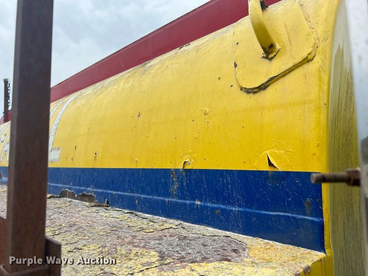 image for item NI9101 1994 Ford F700  fuel truck