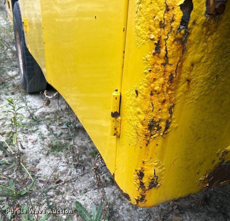 image for item NI9101 1994 Ford F700  fuel truck