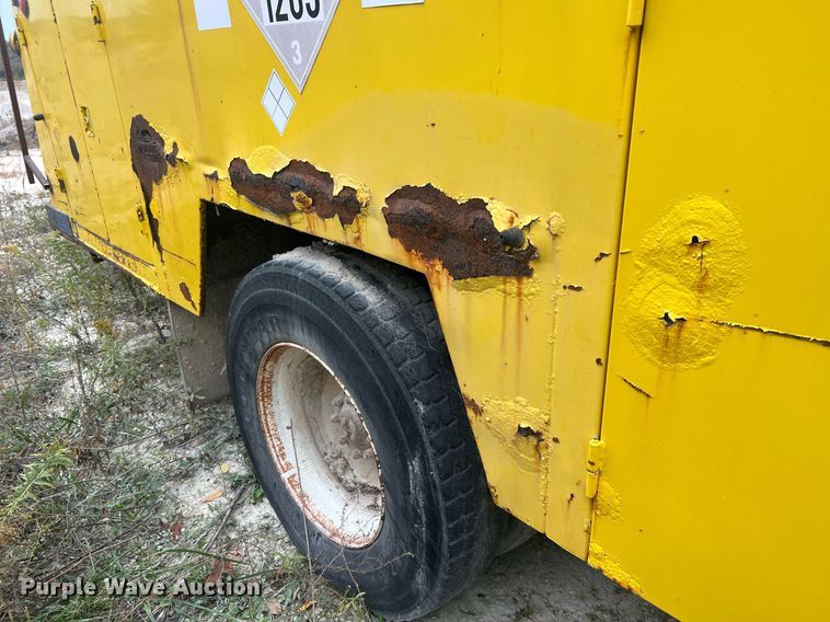 image for item NI9101 1994 Ford F700  fuel truck