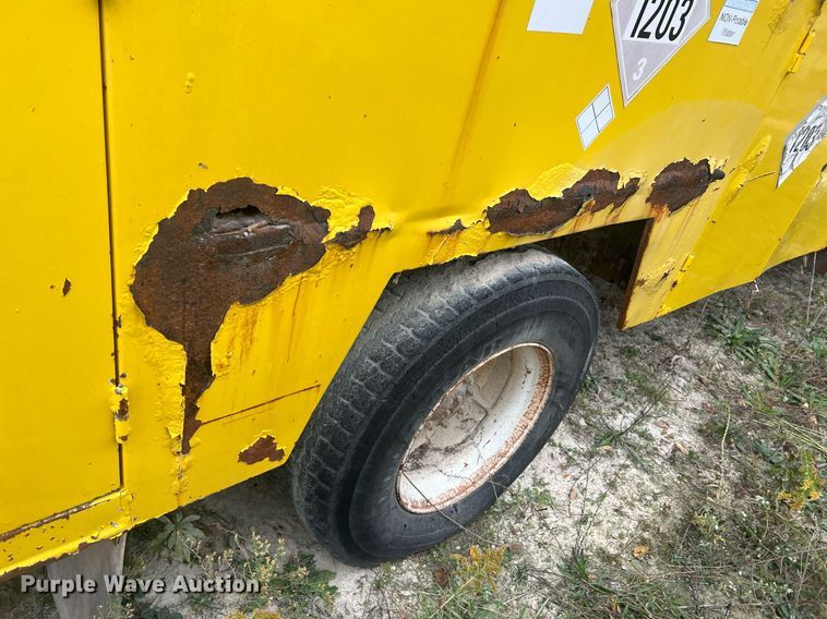 image for item NI9101 1994 Ford F700  fuel truck