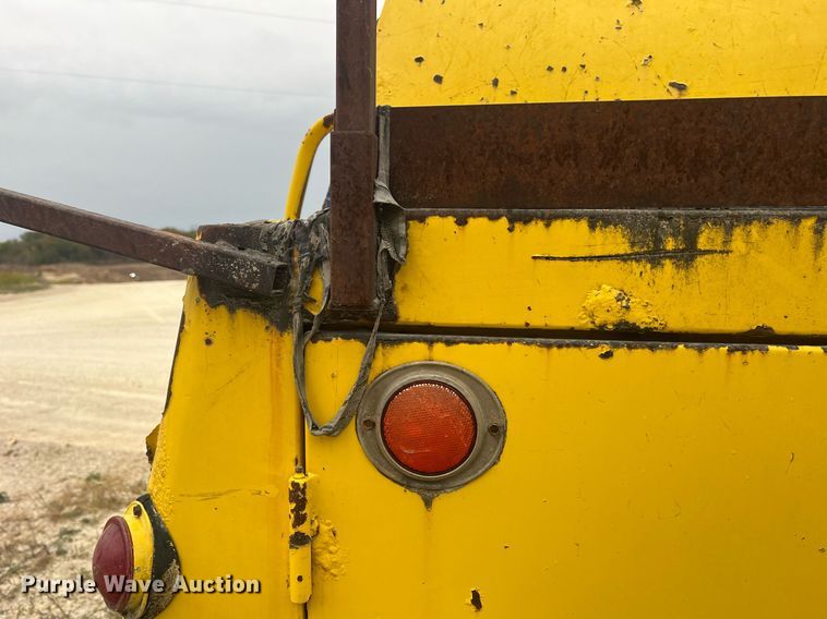 image for item NI9101 1994 Ford F700  fuel truck